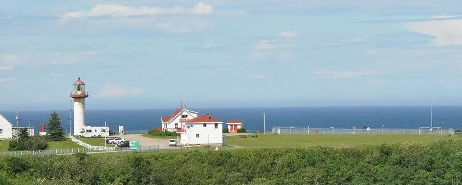Phare Cap Madeleine et passe migratoire à saumon