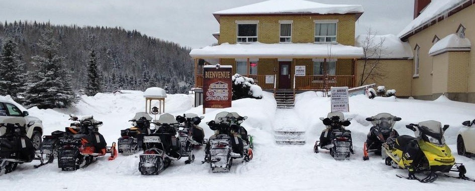 Forfait ski de montagne à l'auberge 418-525-7748